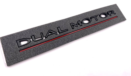 Mattsvart Emblem - Dual Motor / Performance